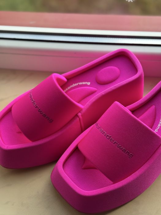 Шльопанці на платформі Аexander Wang