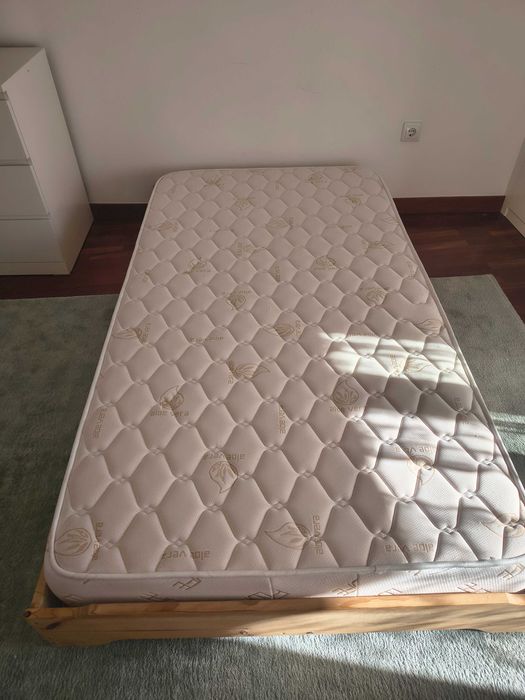 Cama Montessori de madeira