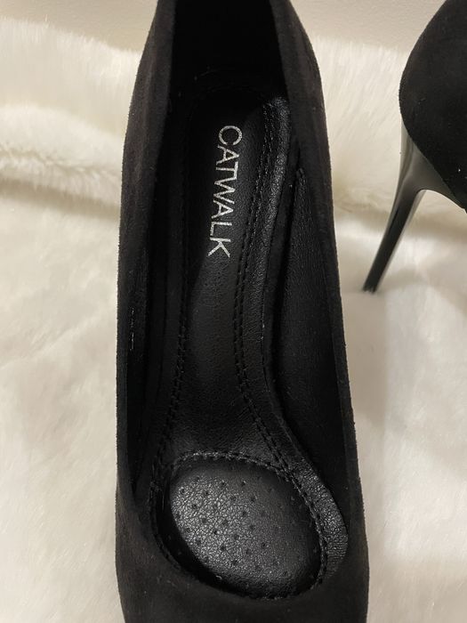 Czarne zamszowe szpilki