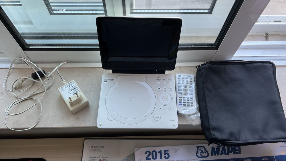 Leitor de DVD portatil da marca Toshiba