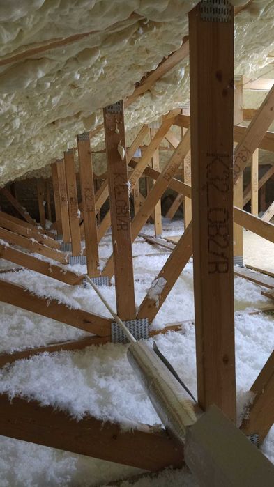 Ocieplanie wdmuchiwanie  stropów wełna mineralna celuloza piana Steico