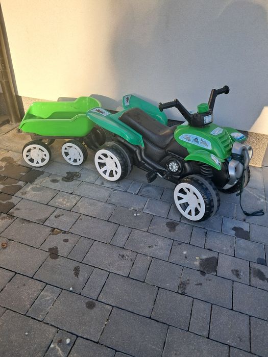 Quad z przyczepą