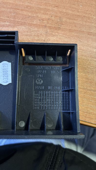 Заглушка багажника VW Touran,5TA867574
