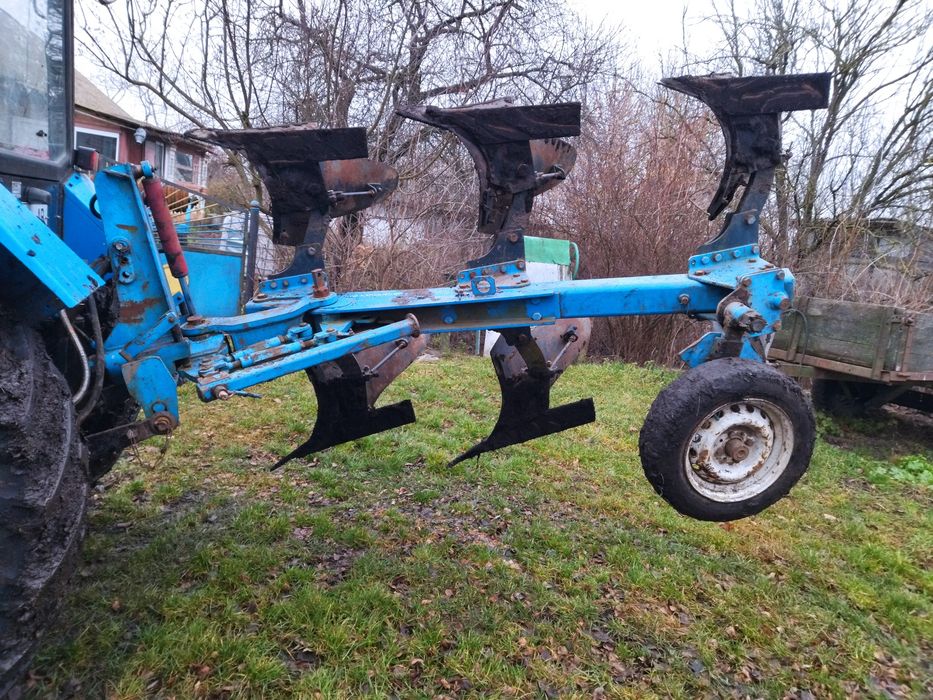 Продам плуг оборотний пон 3