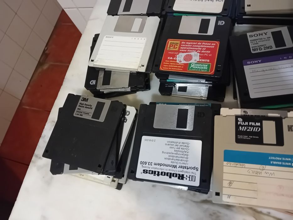 Conjunto de 170 Disquetes 3.5 HD Diversas