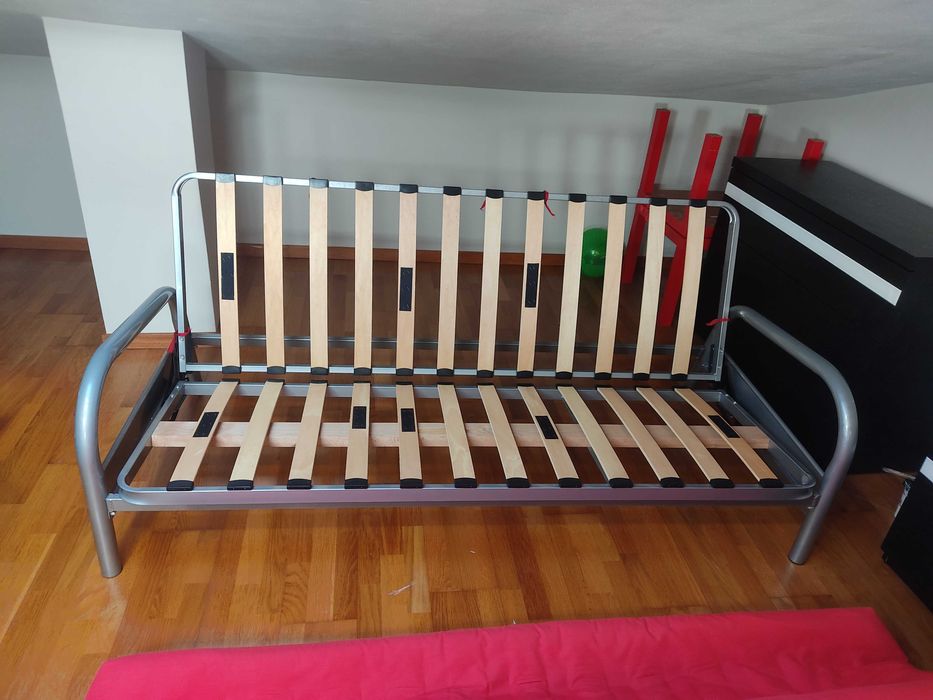 Sofá cama (estrutura de metal)