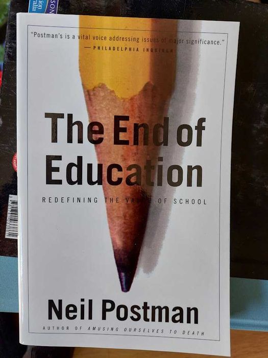 Vários livros em português e inglês