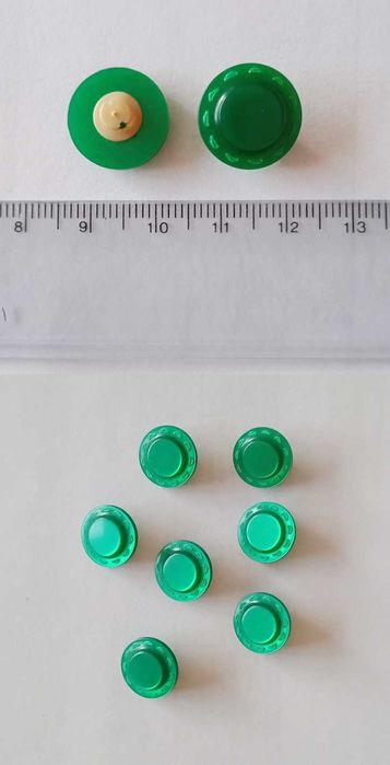 Guziki na stopce różne kolory