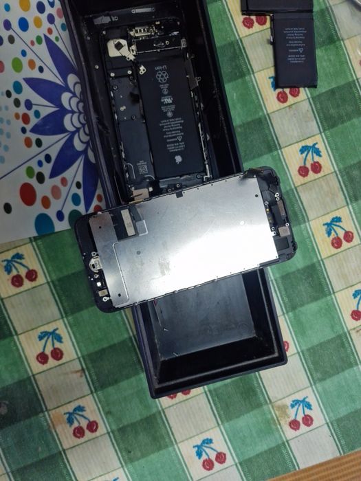 Selling iPhone 7, 128 GB, for Parts64738687778051123