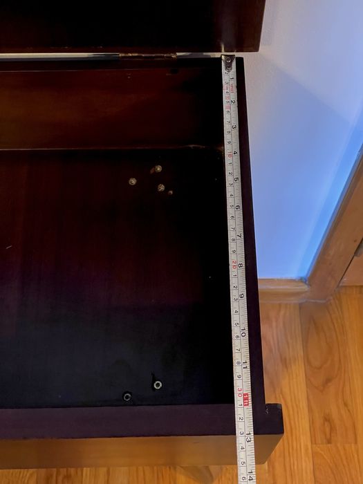 Mesa com tampo em madeira