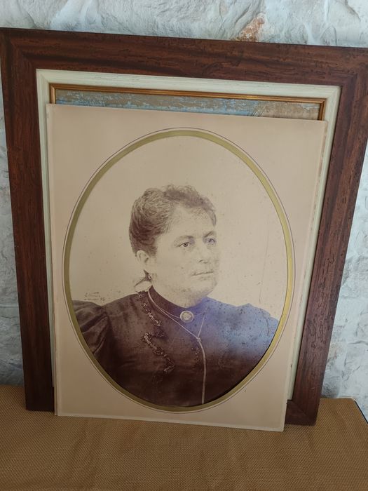 Retrato, da década de 1900.Assinado.