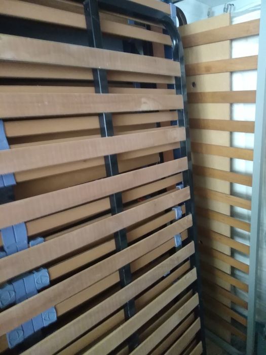 Estrados metálicos/ colchões