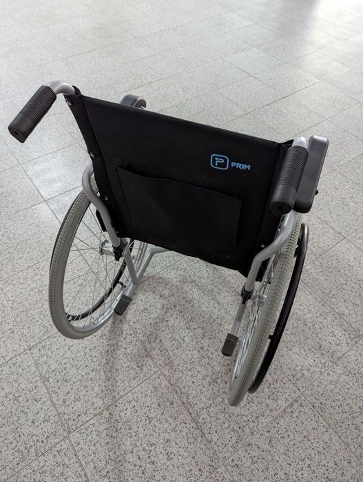 Cadeira de rodas (nova)