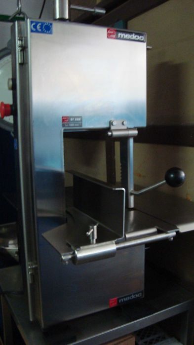 Serra  de  congelados  para  peixaria  ou  talho  monofásica