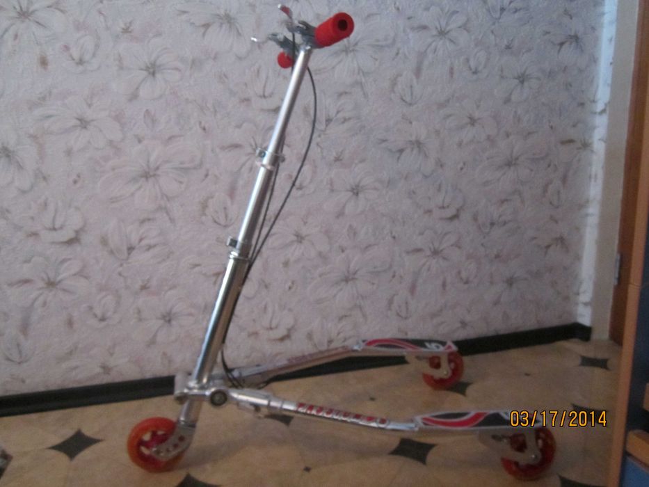 Трискутер, дрифтовый трехколесный уникальный шарнирный самокат