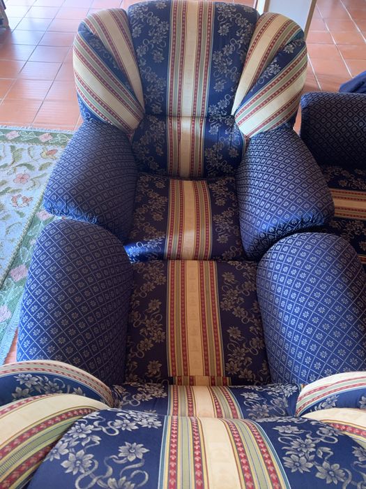 Sofás de sala 2 cadeirões de um lugar e 1 sofá de dois lugares