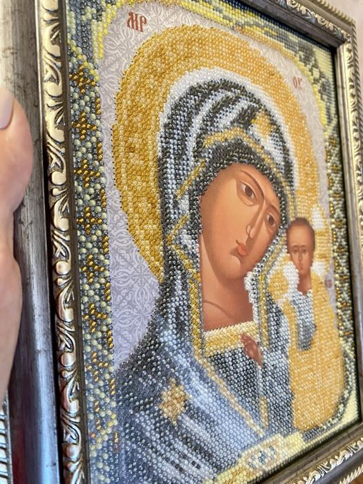 Весільна вінчальна пара, іконки вишиті бісером.