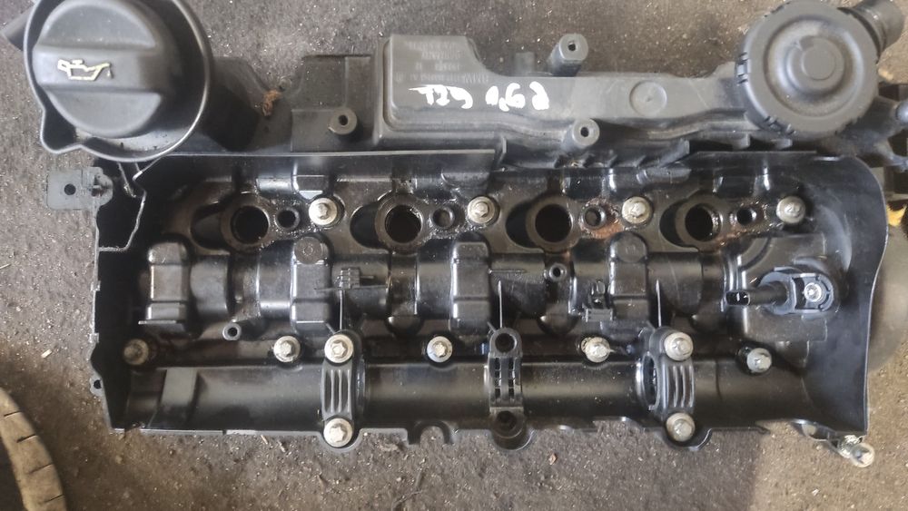 Pokrywa zaworów obudowa toyota Avensis t29 1.6d 2.0d