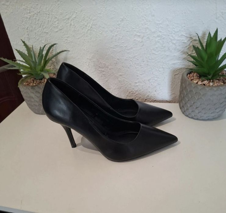 Czarne buty na obcasie