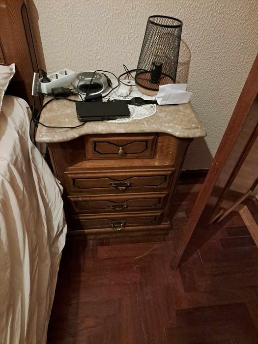 Quarto de Casal Completo em Pinho Massiço
