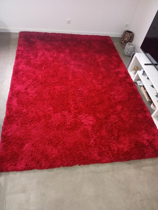 Tapete de pelo longo vermelho