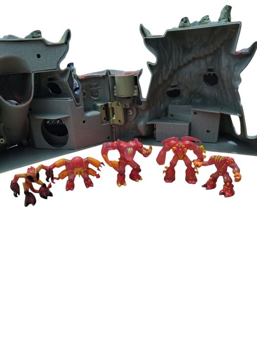 Gormiti twierdza Wulkan plus figurki