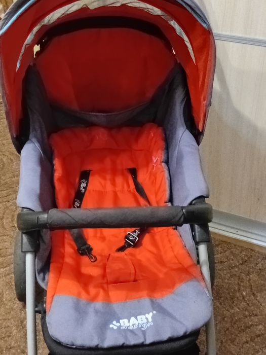 Продам складываются  прогулочрую детскую коляску  фирмы Baby  design.