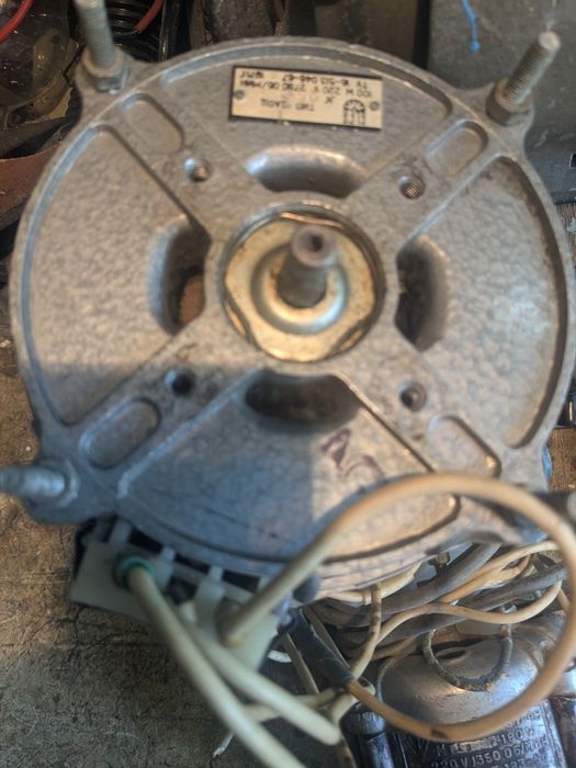 Продам  2 электродвигуна с пральной машинки совет.производства