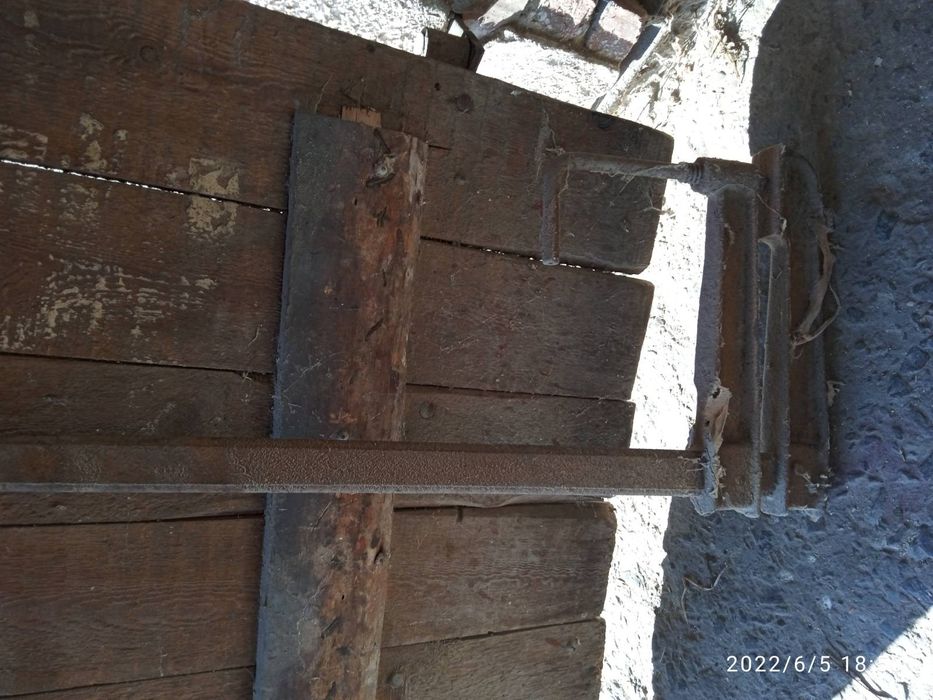 Продам  дві струбцини