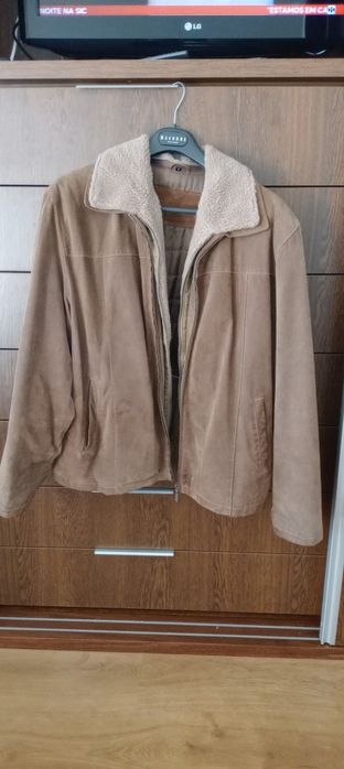 Blusao de homem em tom de castanho pinhão