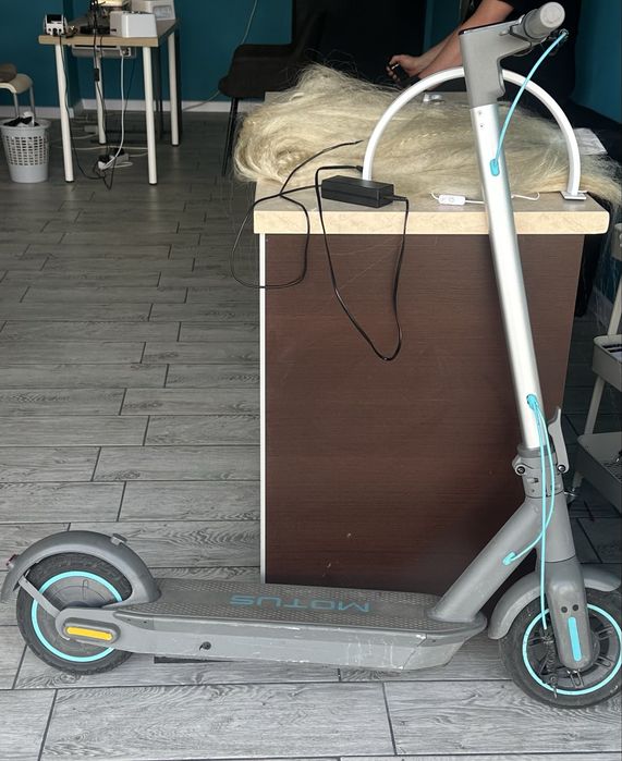 Hulajnoga elektryczna motus
