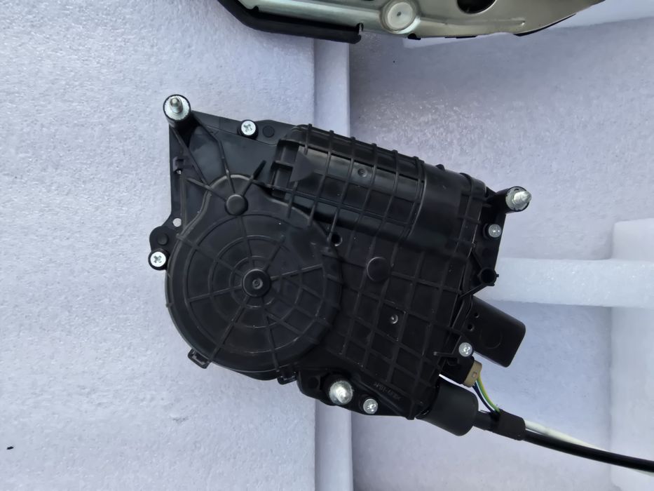 Дотяжка дверей з замком BMW F06
