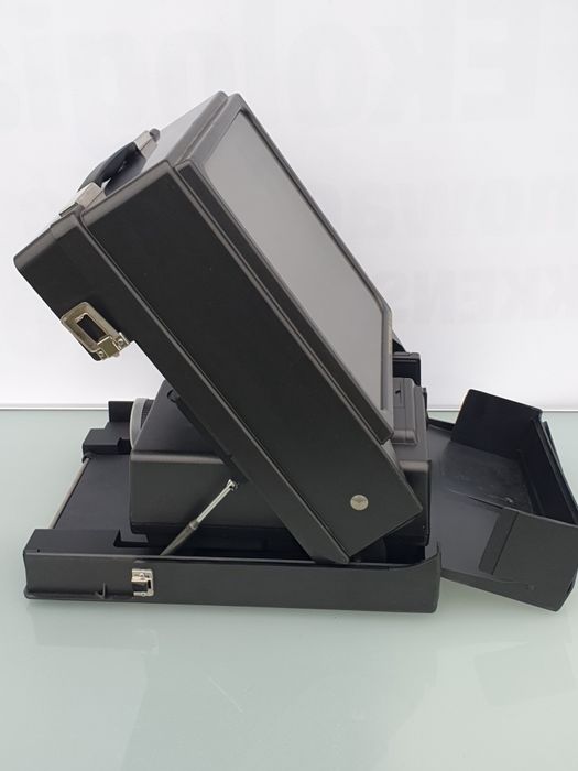 Rzutnik do slajdów Braun multimag 5015 AF.  Ekranem