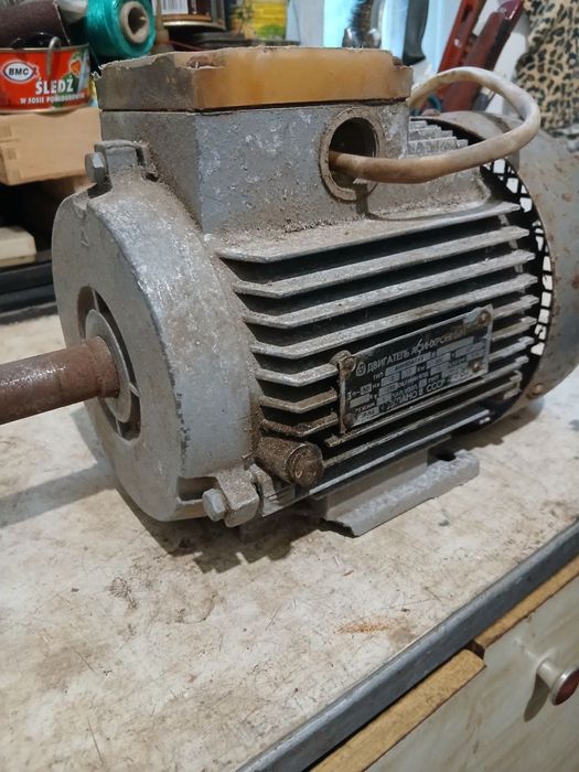 Асинхронный двигатель трехфазный 2.7А, 380V, СССР