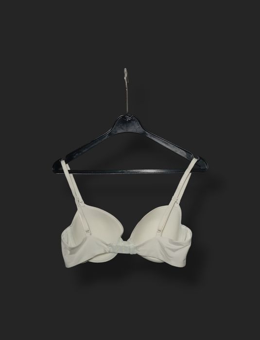 Biały biustonosz bezszwowy Triumph r. 80B