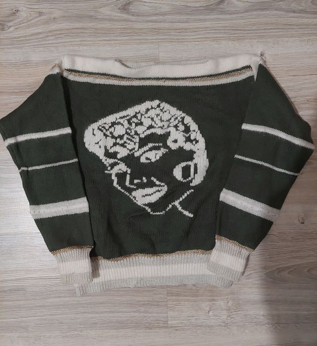 Wełniany sweter handmade z wizerunkiem kobiety/anioła
