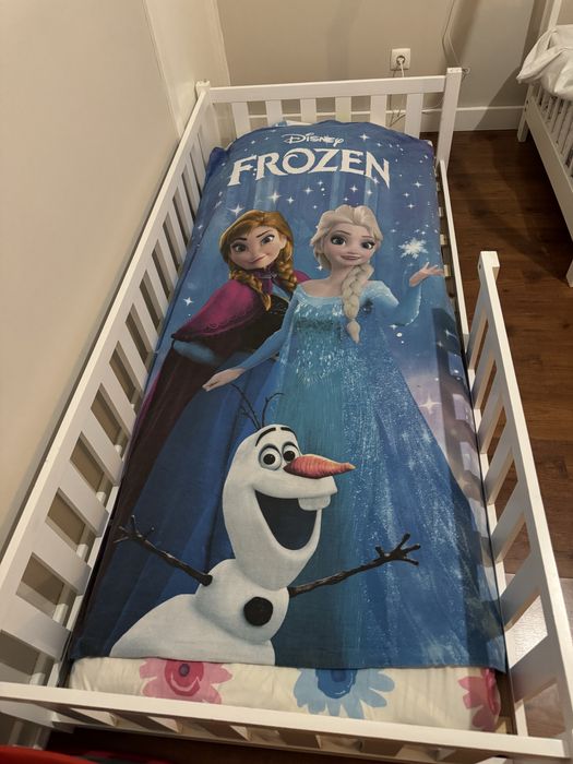Cama de criança com colchão