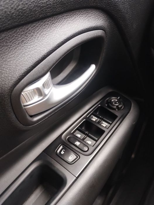 Jeep Renegade 2020 VIN ZACNJBD14LPL70574 фото оголошення 15 з 17