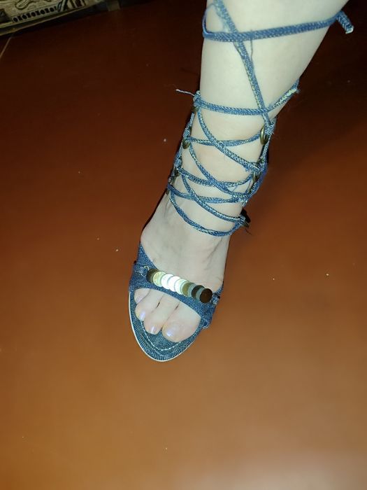 Женские босоножки