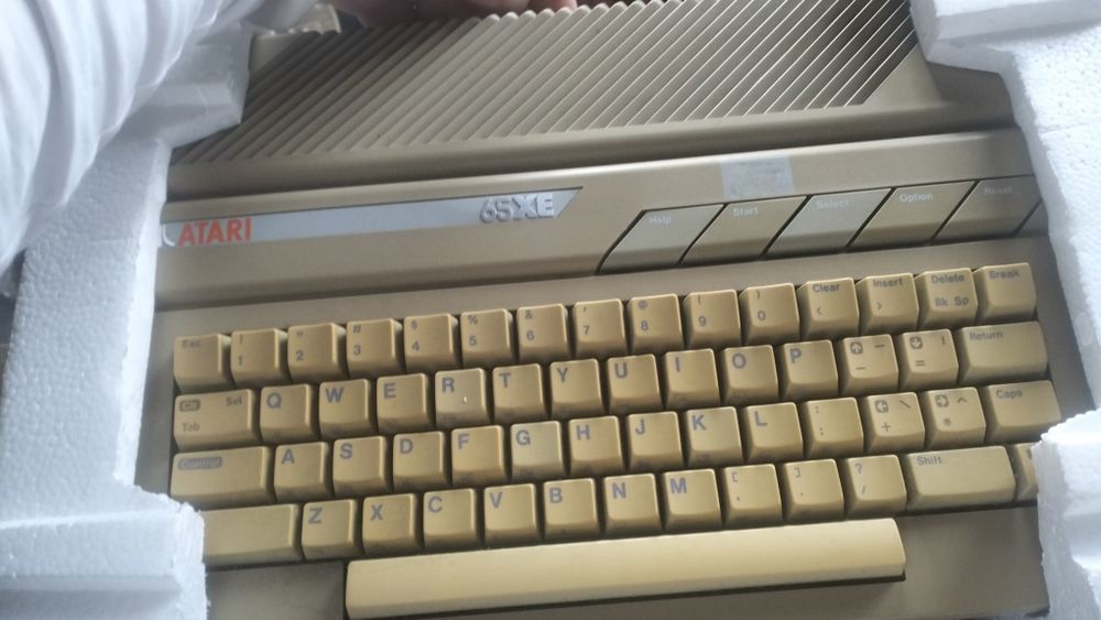 ATARI 65XE  Sprzedam