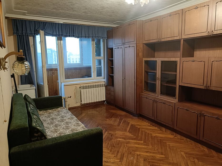 Голосiiвський проспект,13. М.Демiiвська.