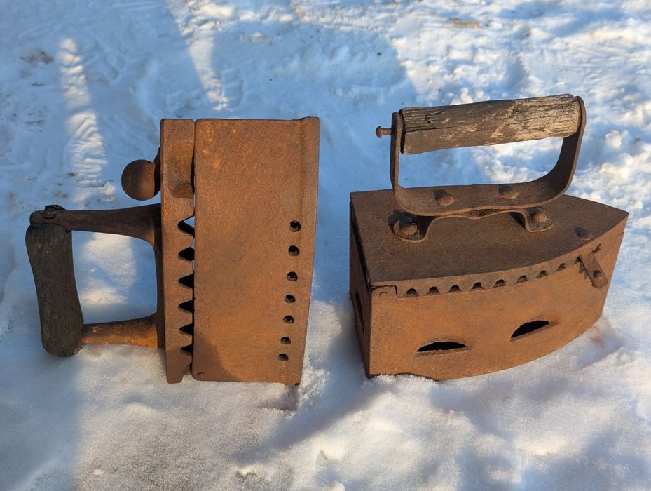 Утюг старинный на углях