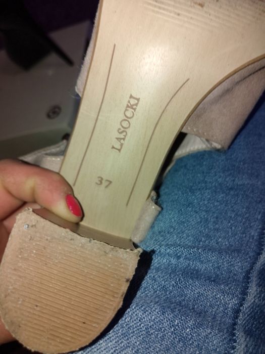 Buty '' LASOCKI " - sandały na obcasie