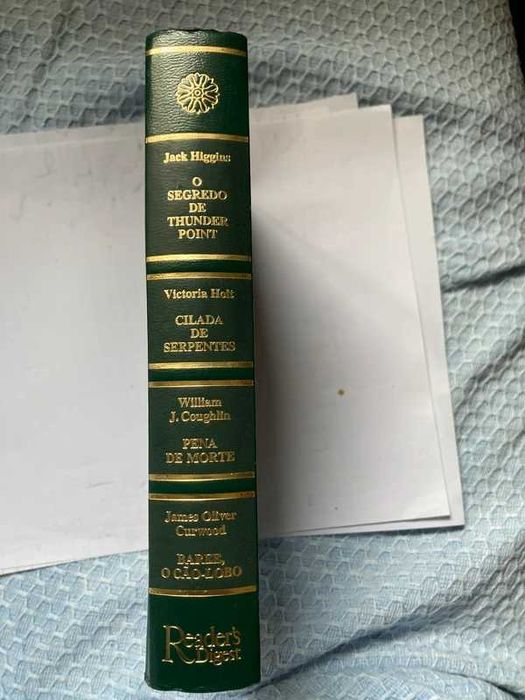 4 obras, 1 livro "O Segredo de Thunder Point, Cilada de Serpentes, Pena de Morte, Barre o Cão-Lobo"
