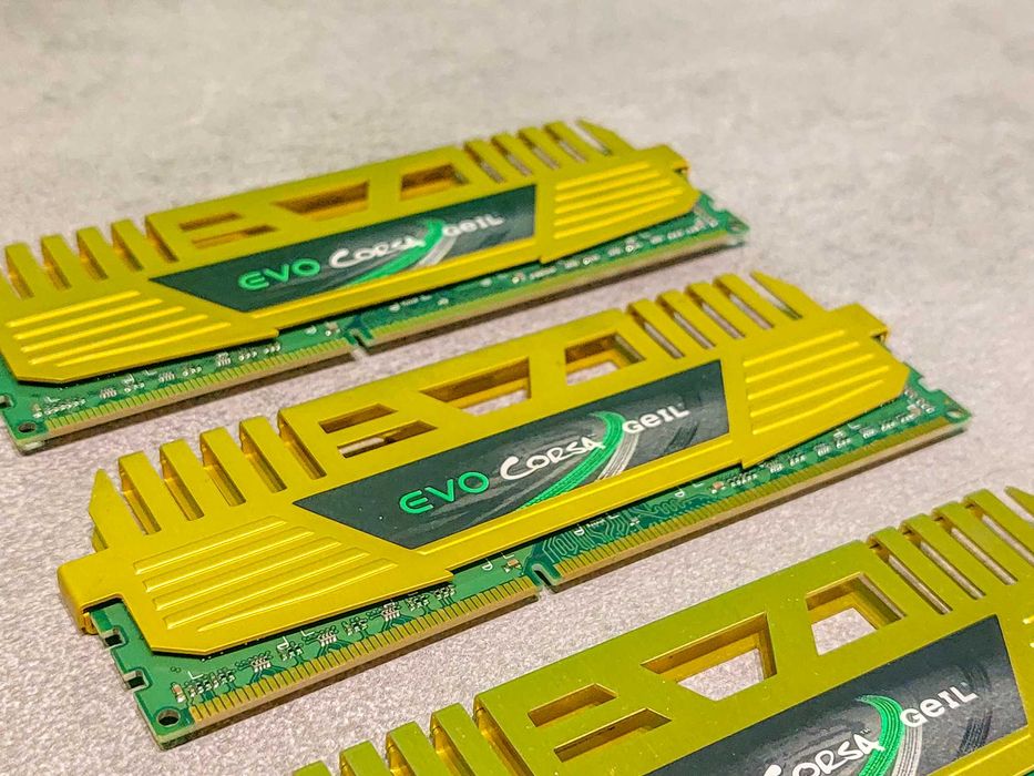 GeIL EVO CORSA Series 16GB (2 x 8GB) DDR3 1600 (PC3 12800)