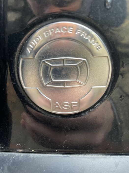 Audi  A8  Срочно