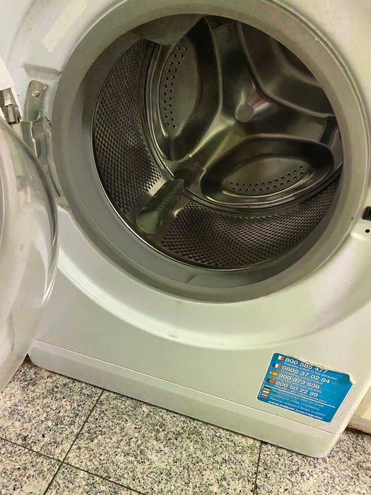 Máquina de Lavar Roupa Indesit