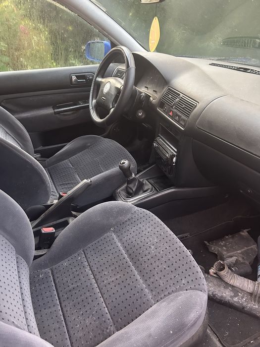 Carro vw golf 1.4 , 16v com o motor estragado ,