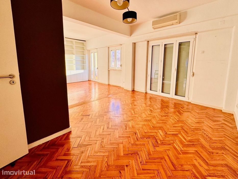 T4 convertido em T3 no coração de Roma/Areeiro — 116 m²