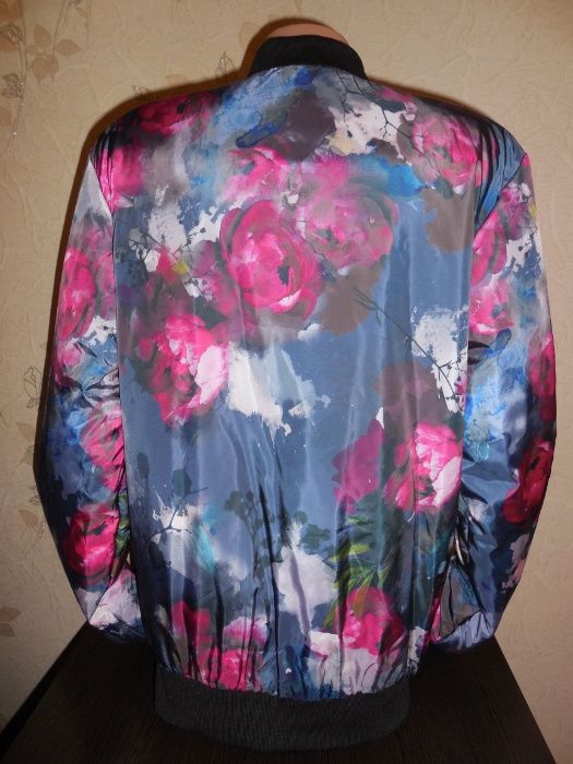 Продаю 2-х стороннюю куртку *Reversible Bomber* деми, р. S (44)